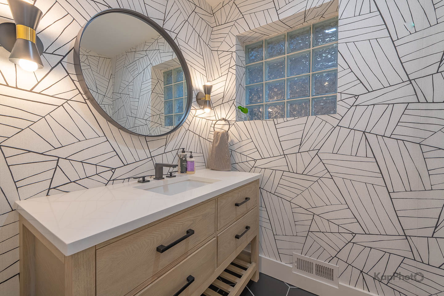 2921 N SEELEY Avenue