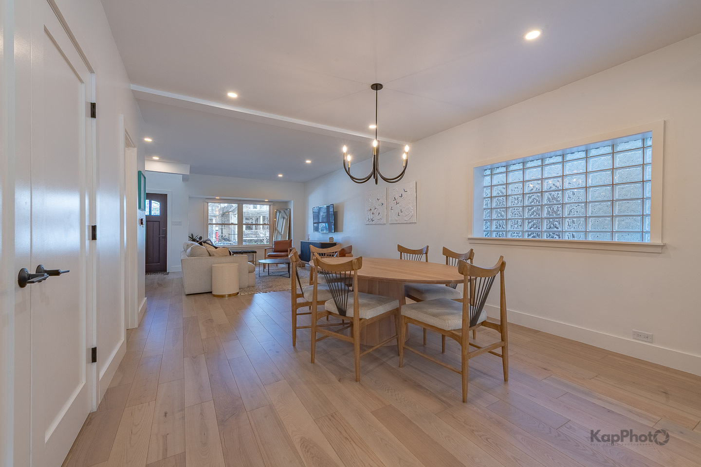 2921 N SEELEY Avenue