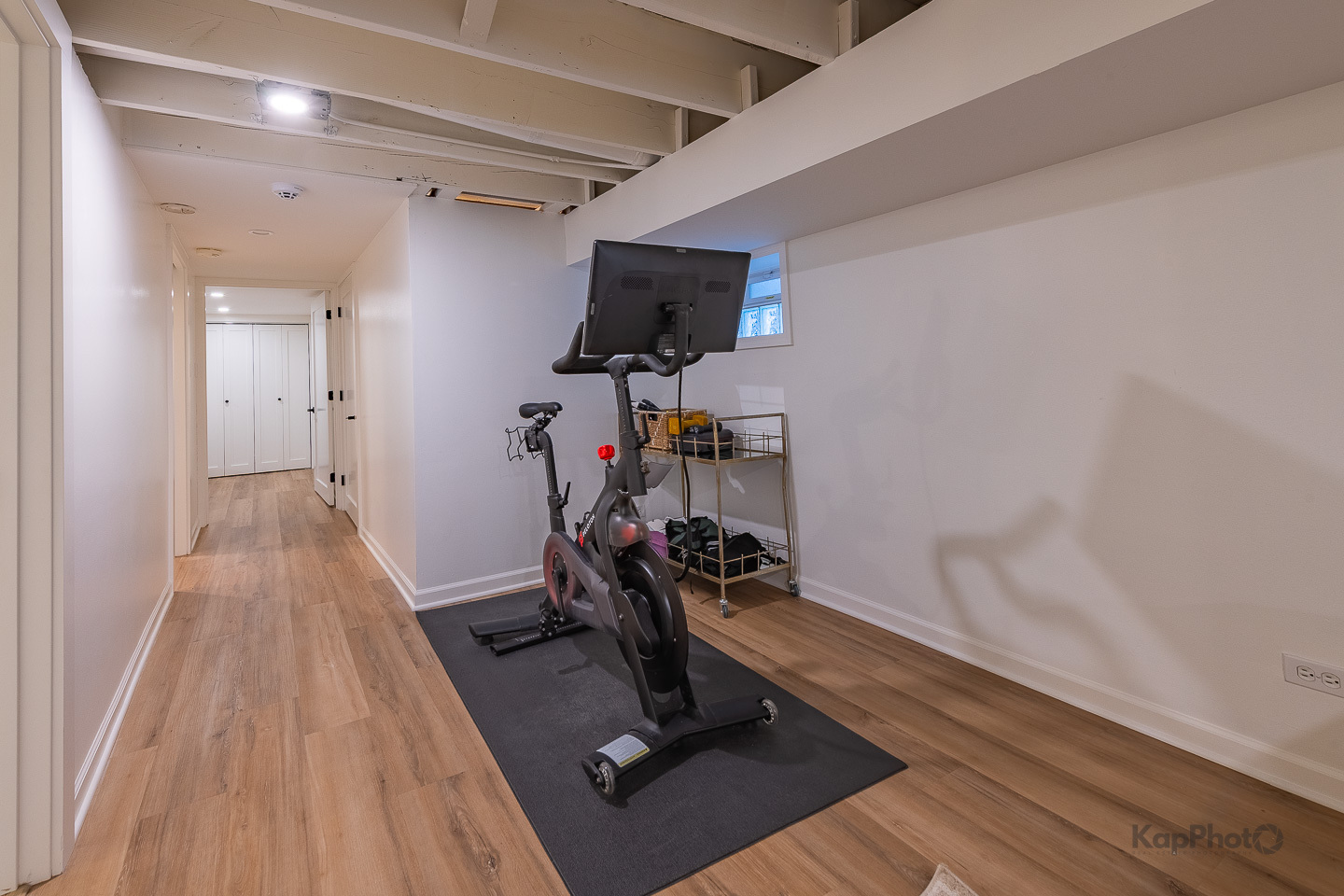 2921 N SEELEY Avenue