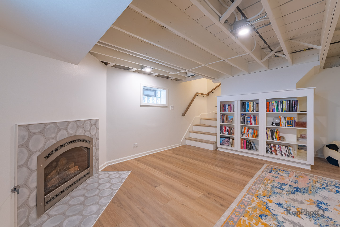 2921 N SEELEY Avenue