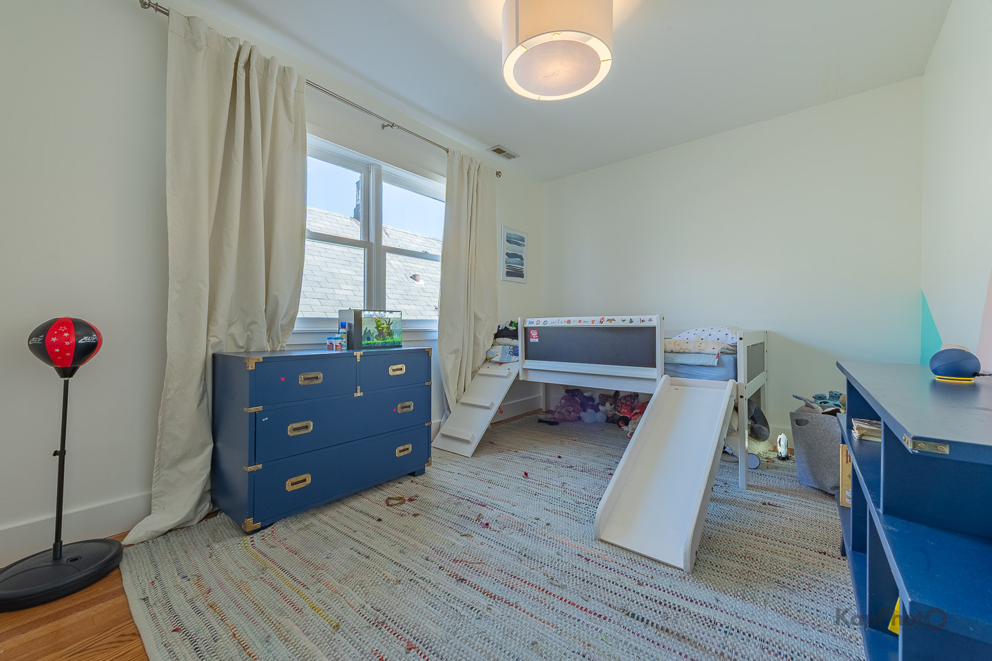 2921 N SEELEY Avenue