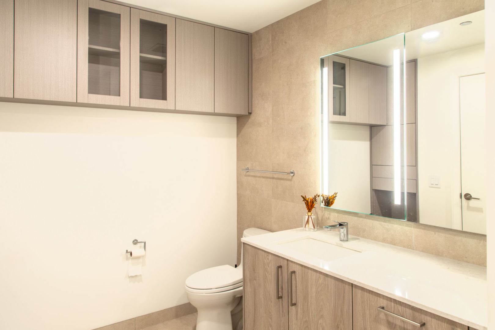 211 N Harbor Drive Unit: 1307