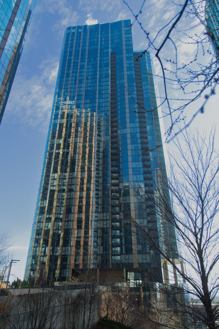 211 N Harbor Drive Unit: 1307