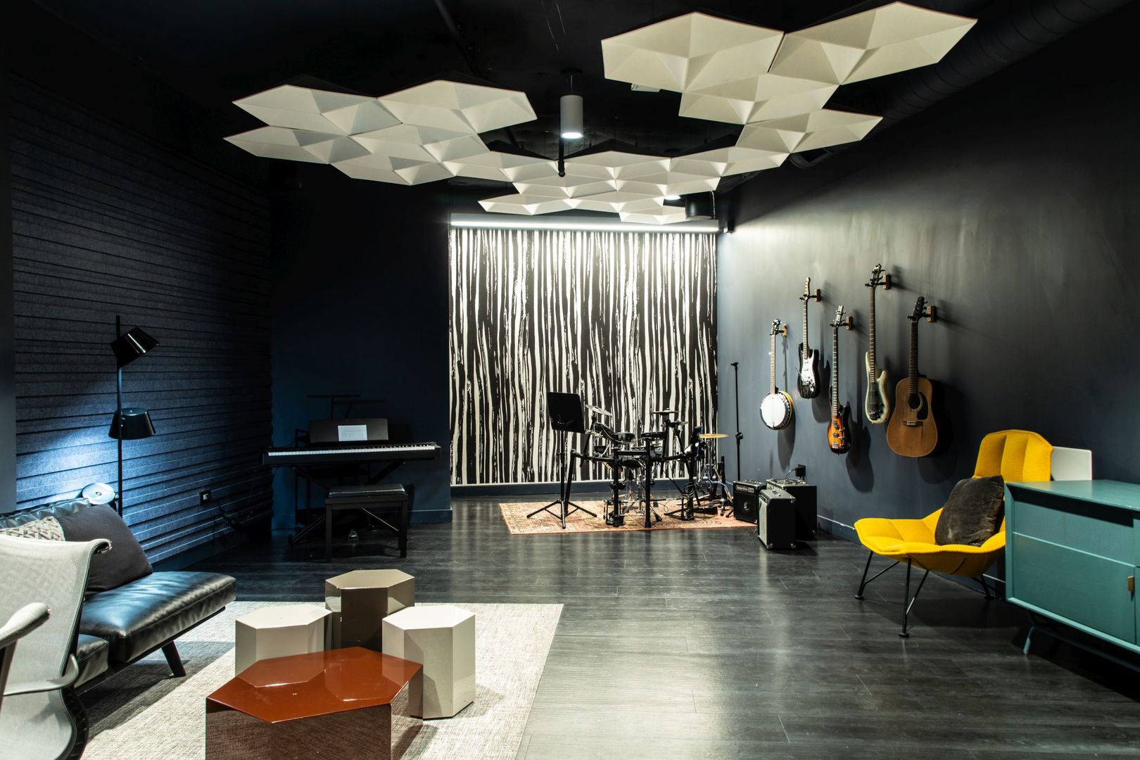 211 N Harbor Drive Unit: 1307