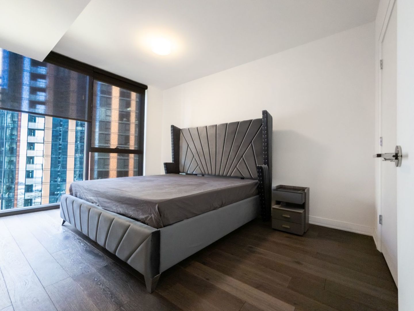 211 N Harbor Drive Unit: 1307