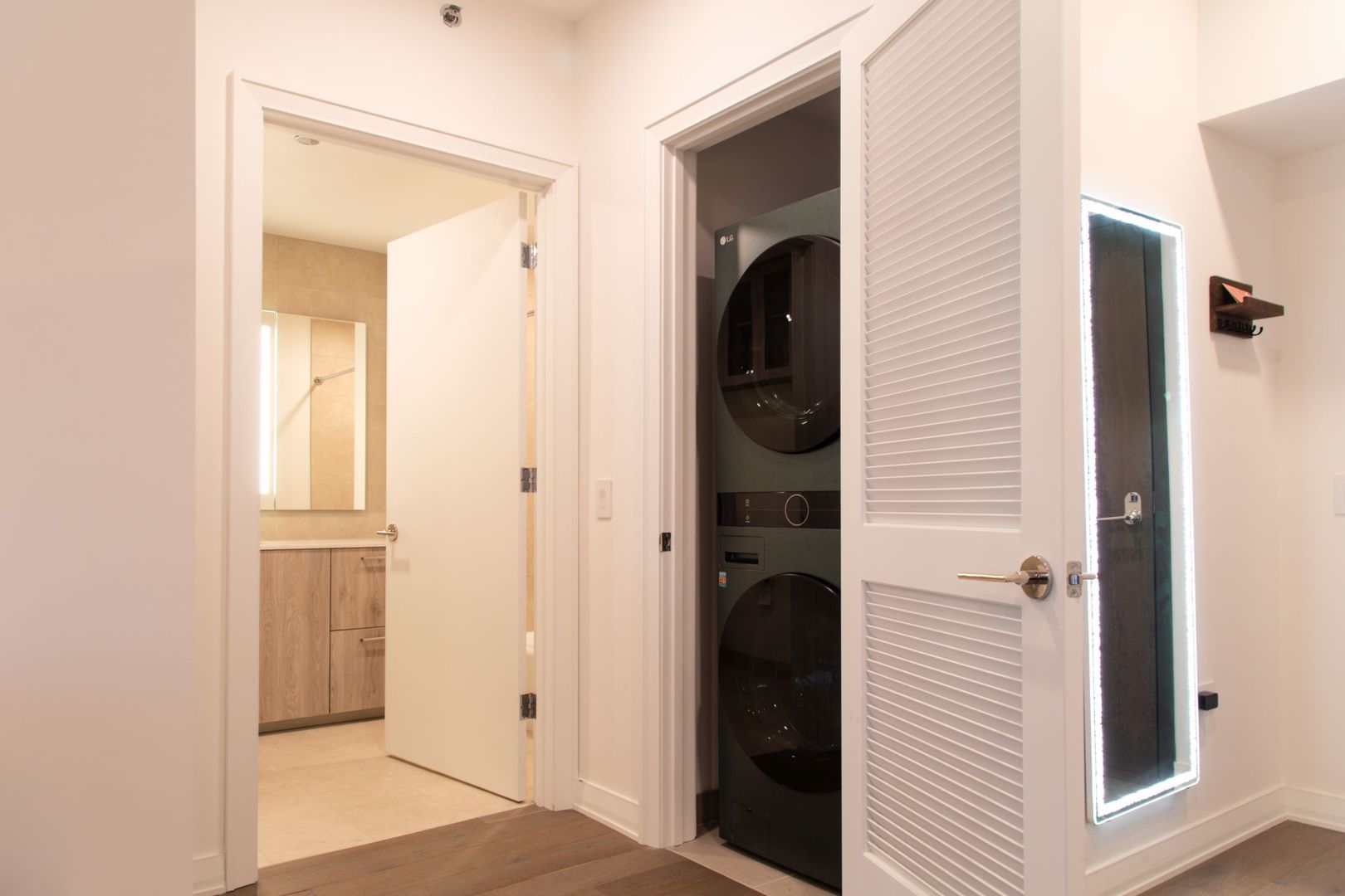 211 N Harbor Drive Unit: 1307