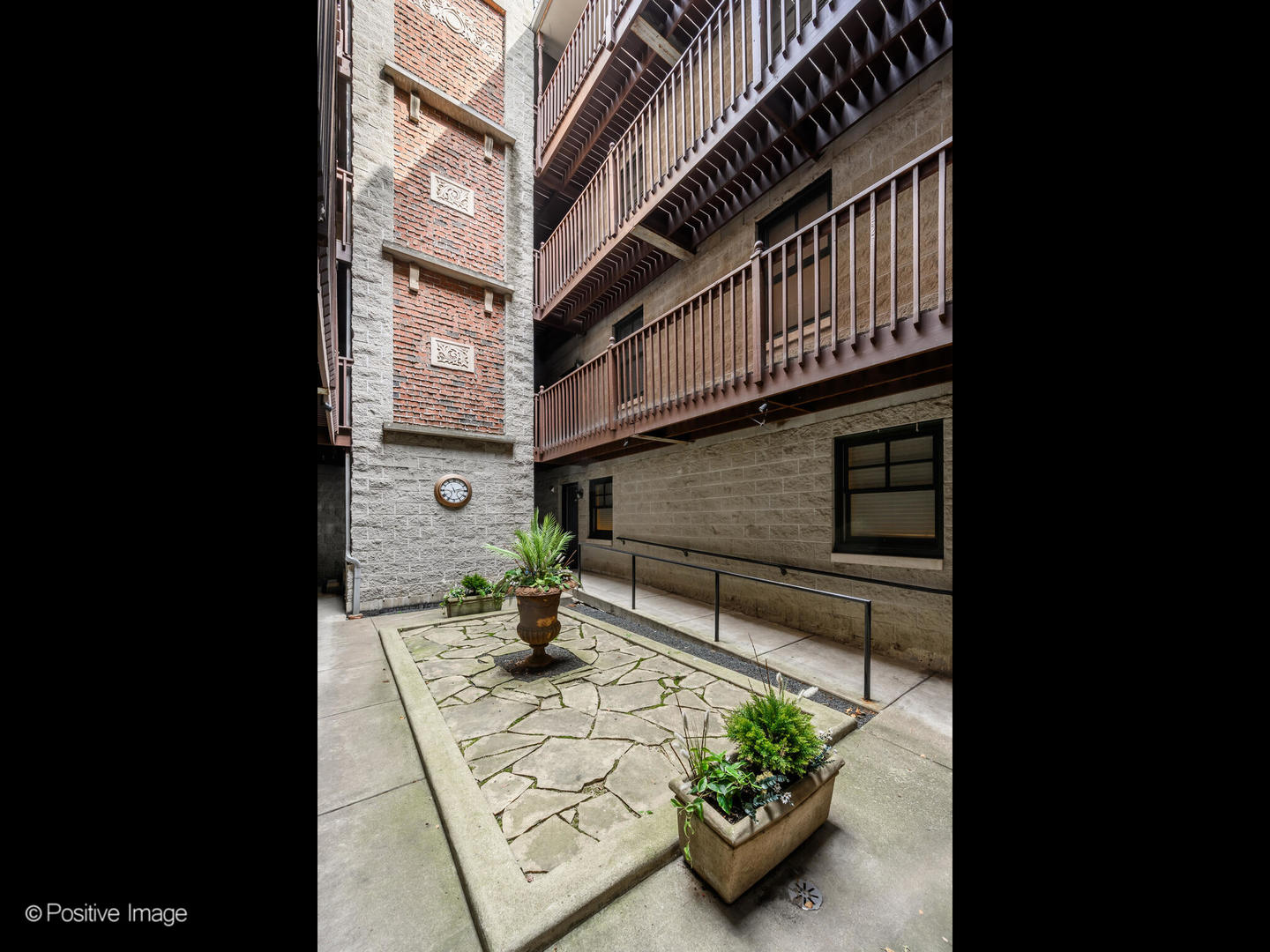 2500 N Seminary Avenue Unit: 3W