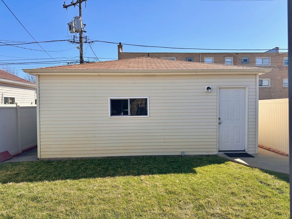 7733 S Sawyer Avenue