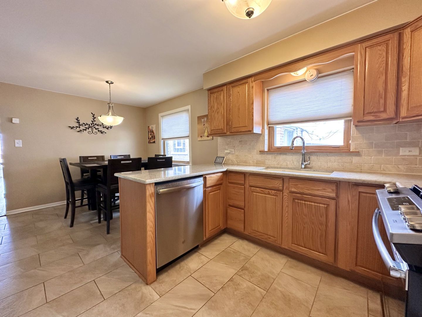 7733 S Sawyer Avenue