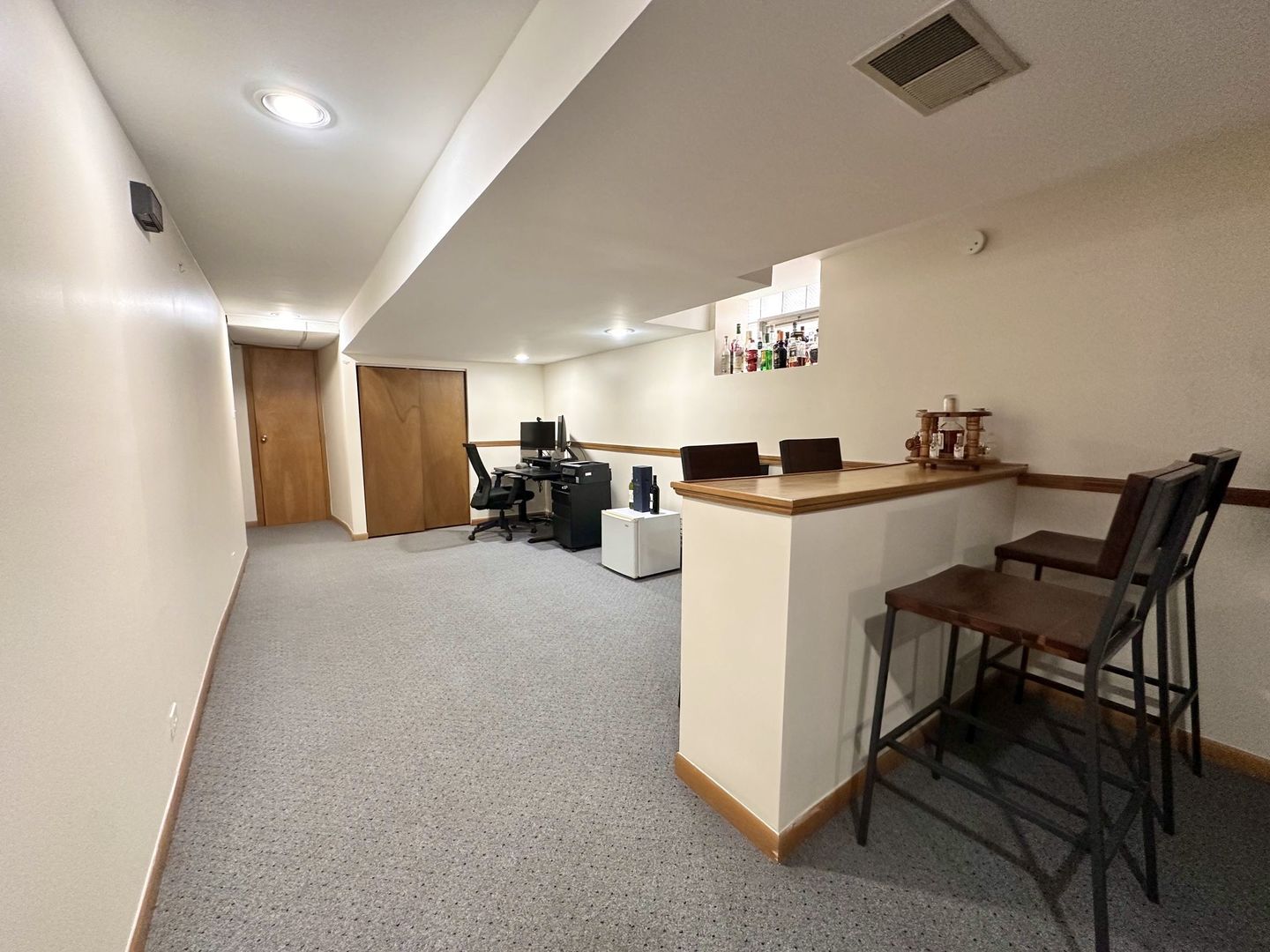 7733 S Sawyer Avenue