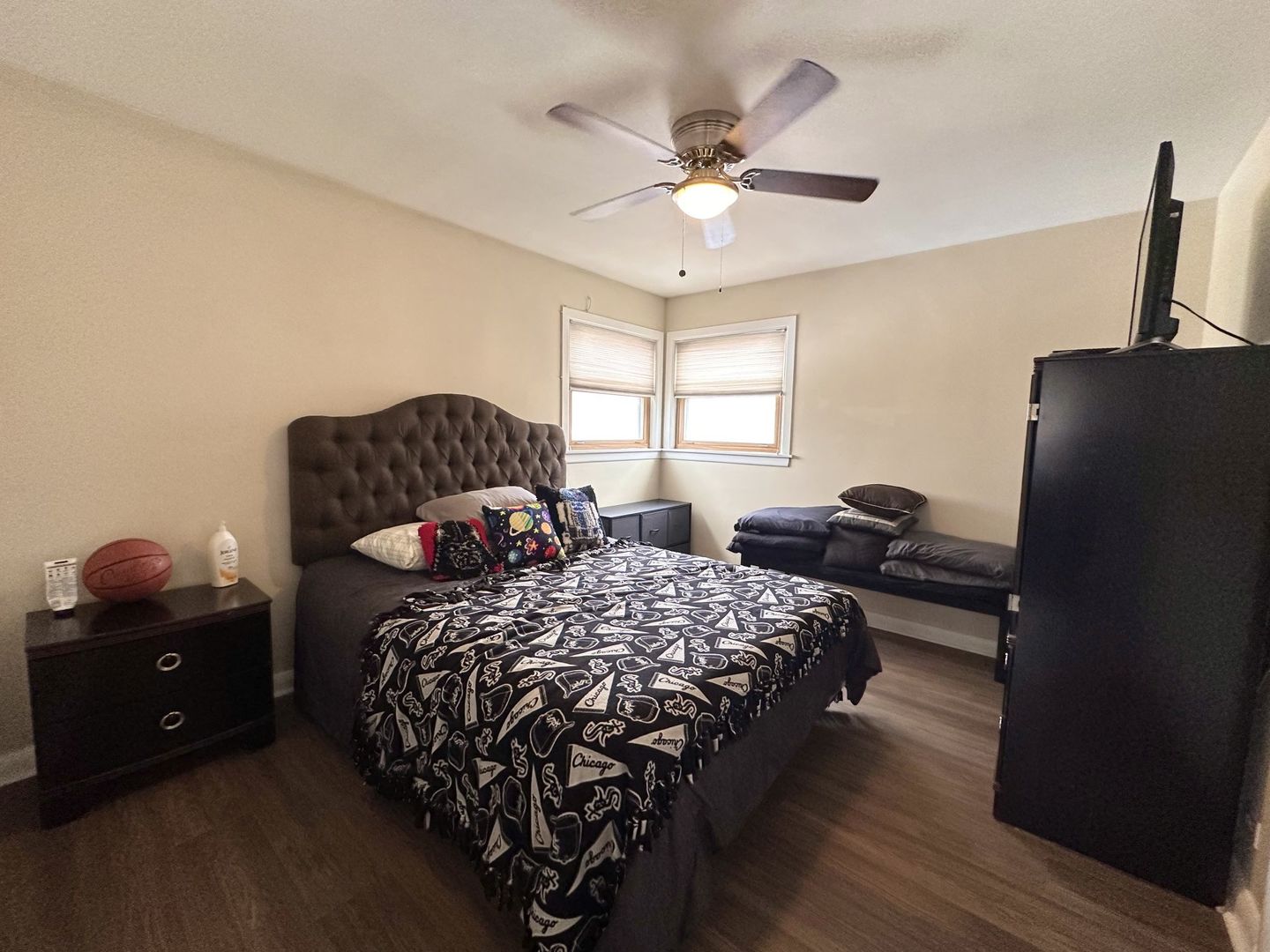 7733 S Sawyer Avenue