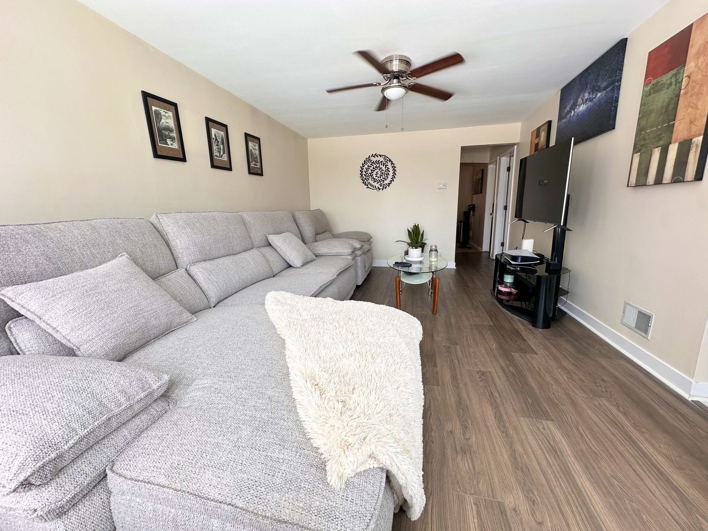 7733 S Sawyer Avenue