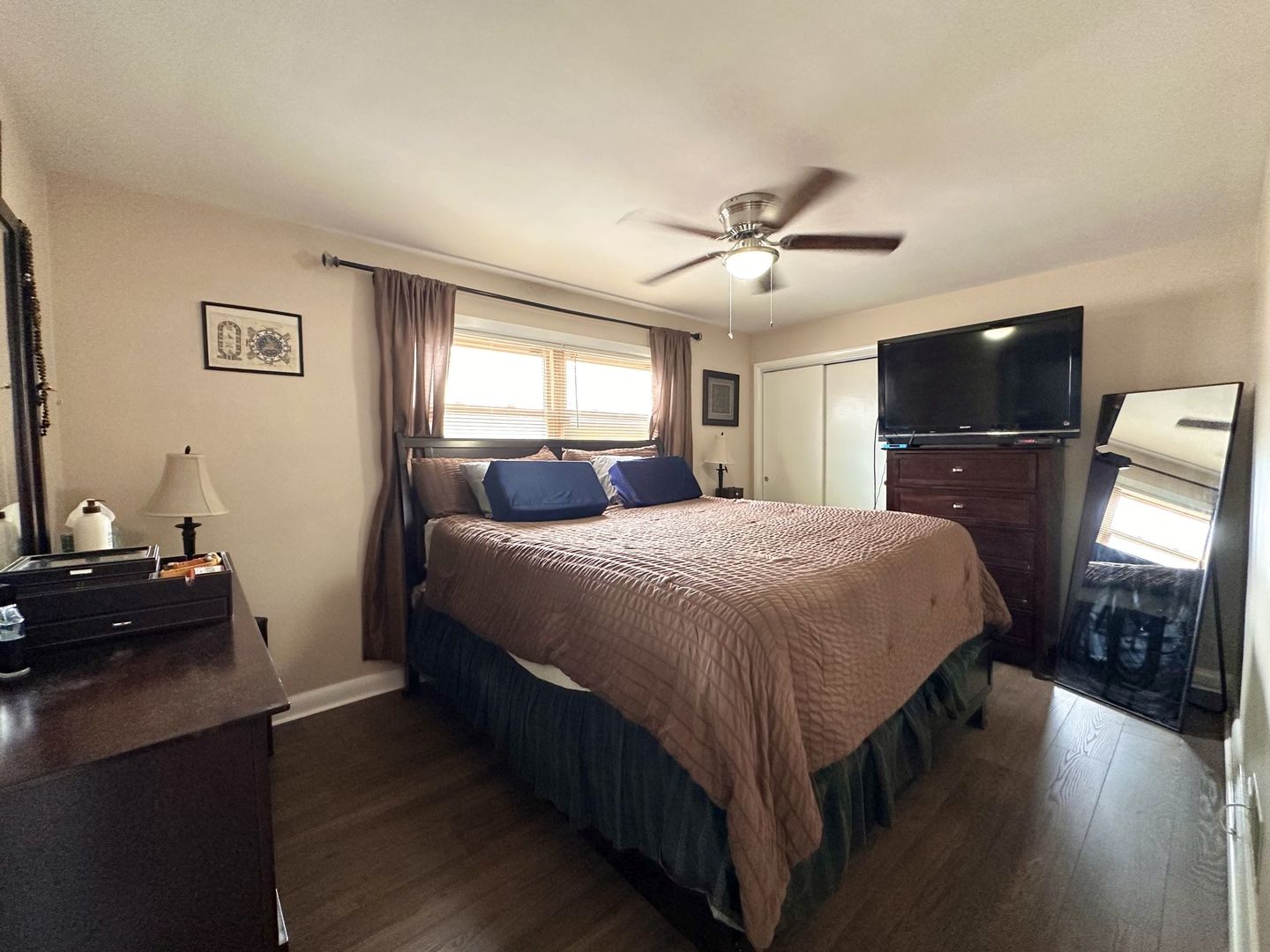 7733 S Sawyer Avenue