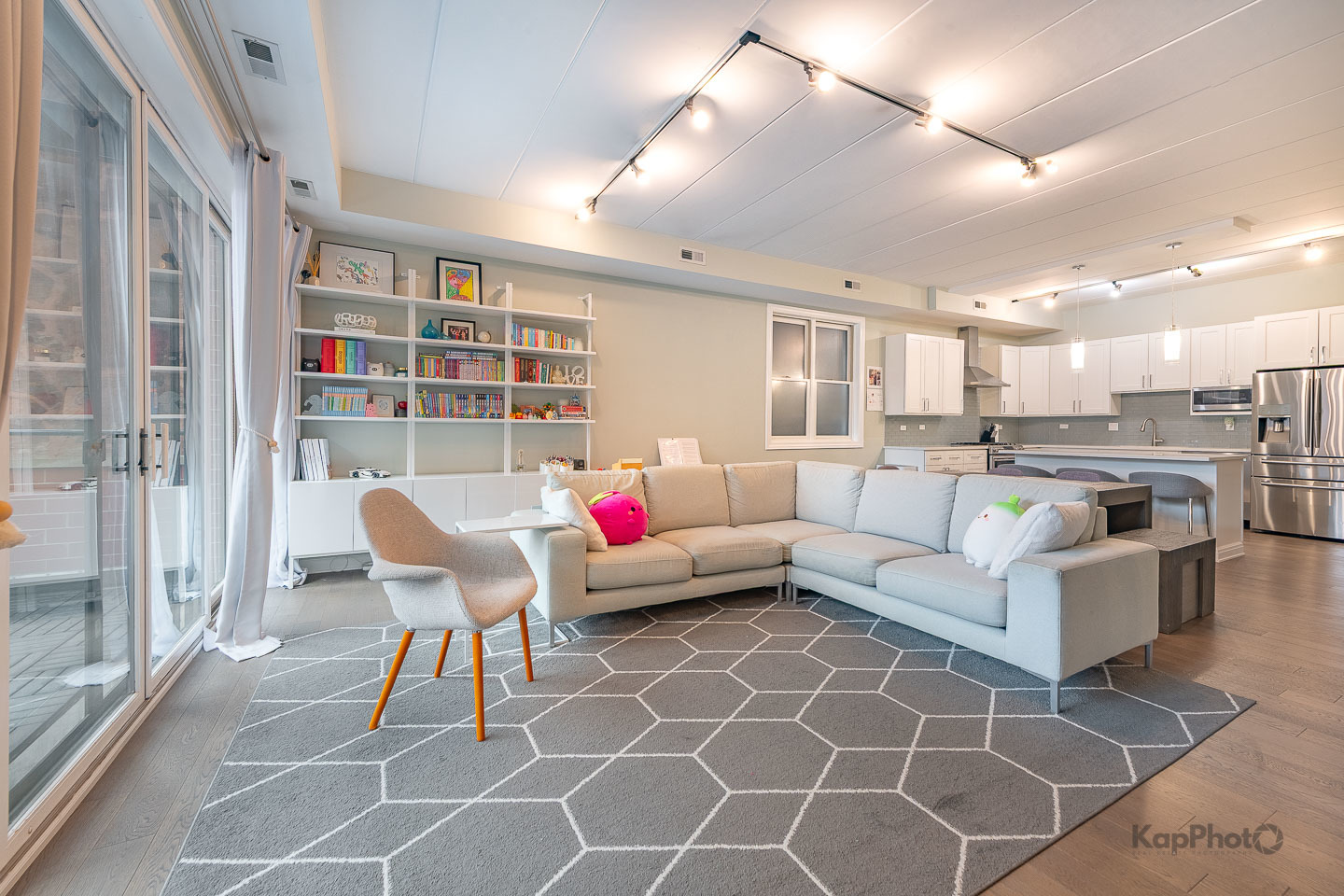 1332 W Madison Street Unit: 2W