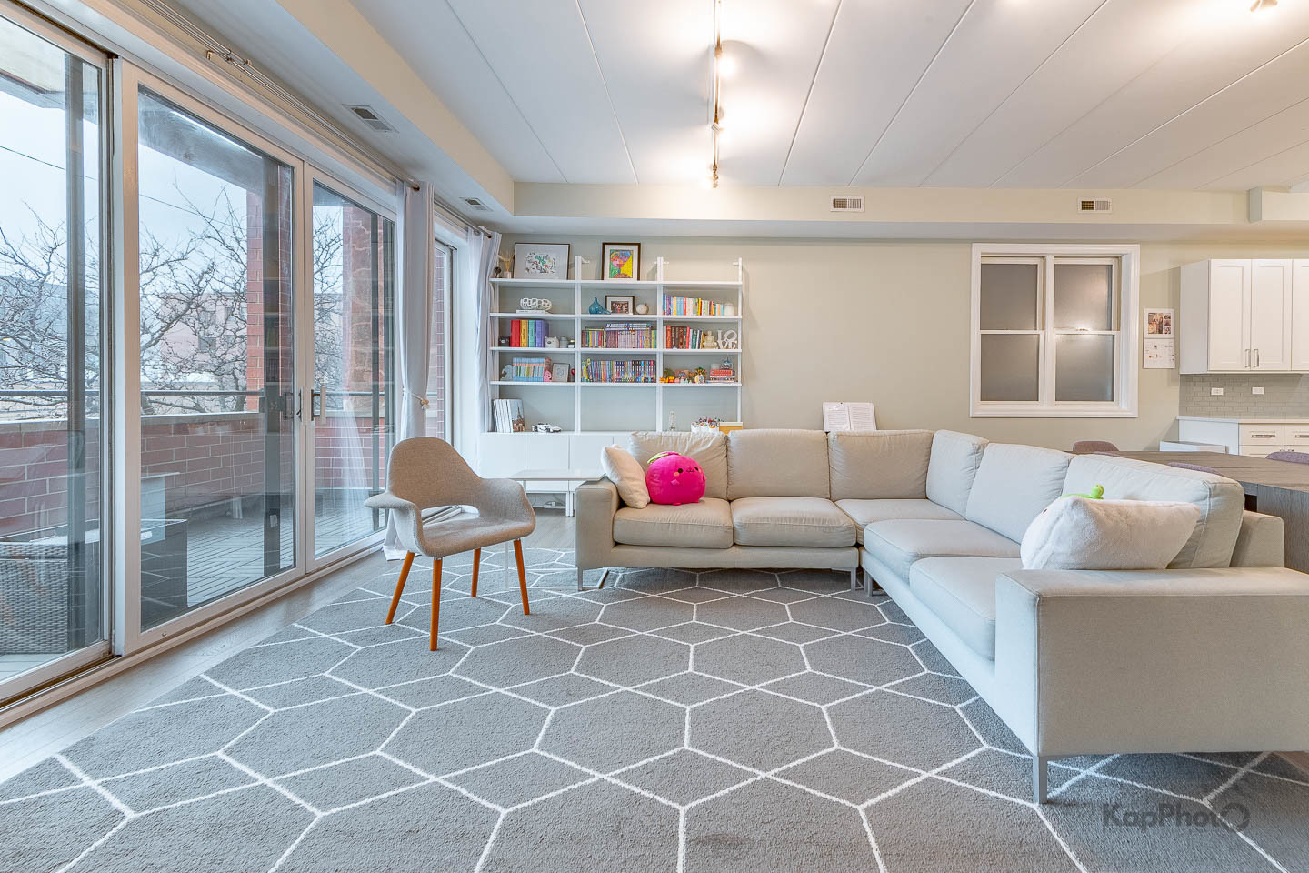 1332 W Madison Street Unit: 2W