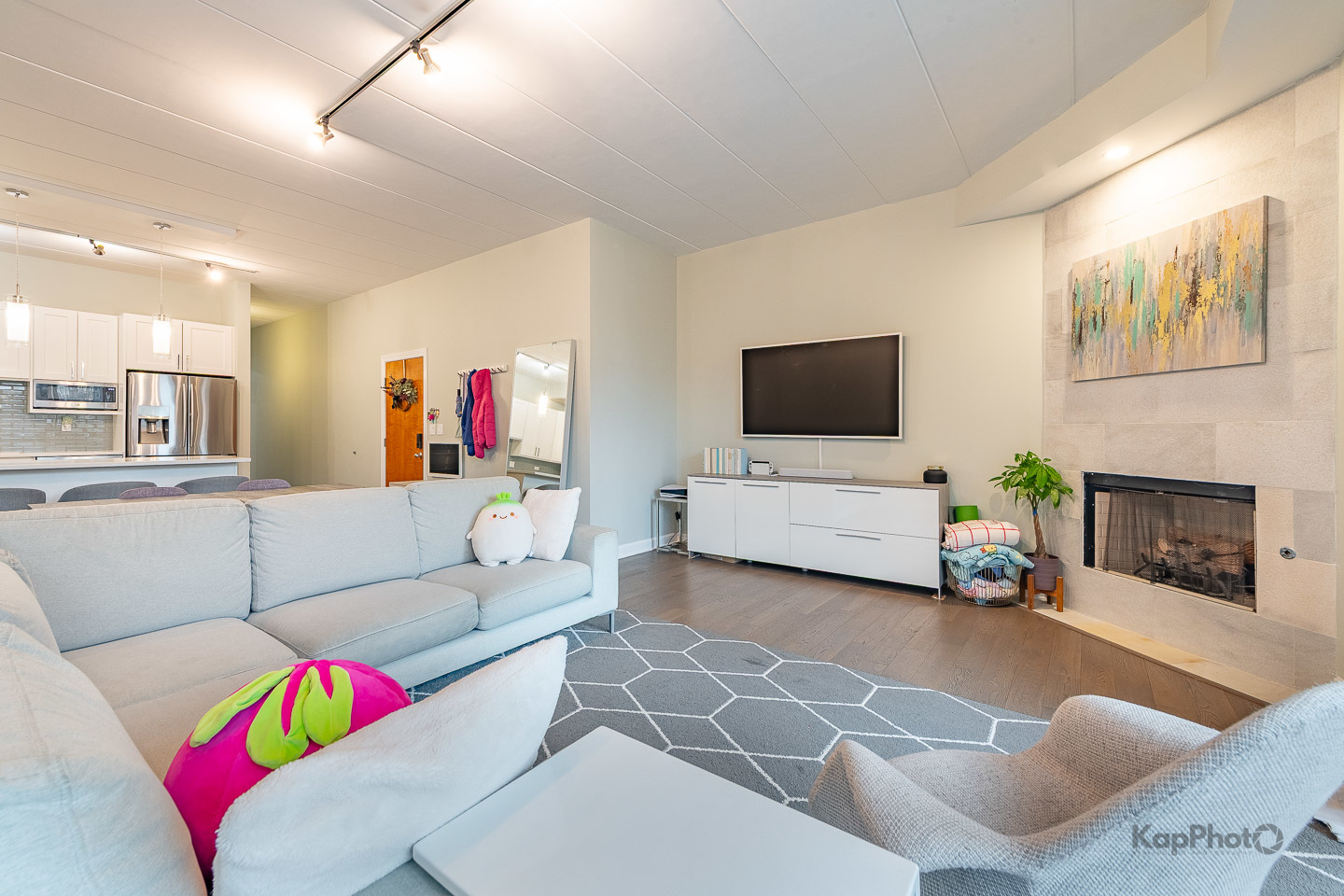 1332 W Madison Street Unit: 2W