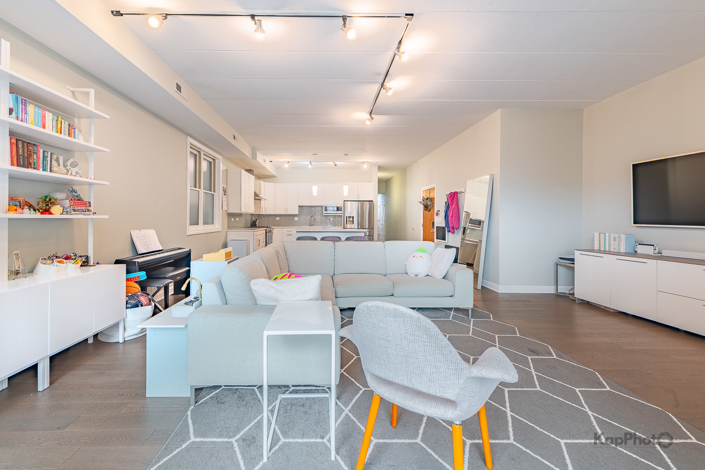 1332 W Madison Street Unit: 2W