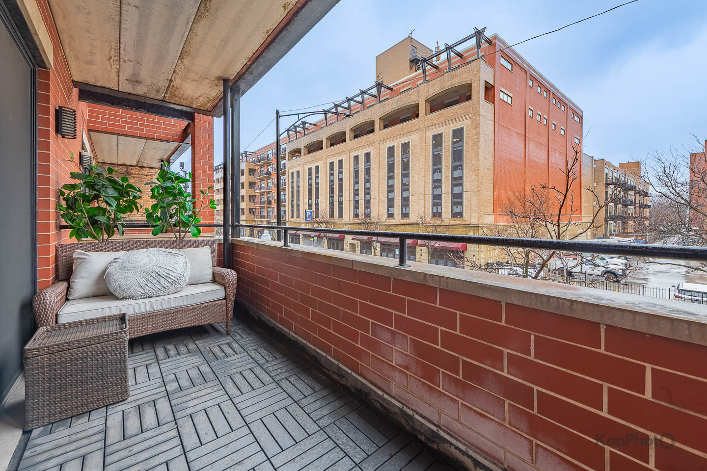 1332 W Madison Street Unit: 2W