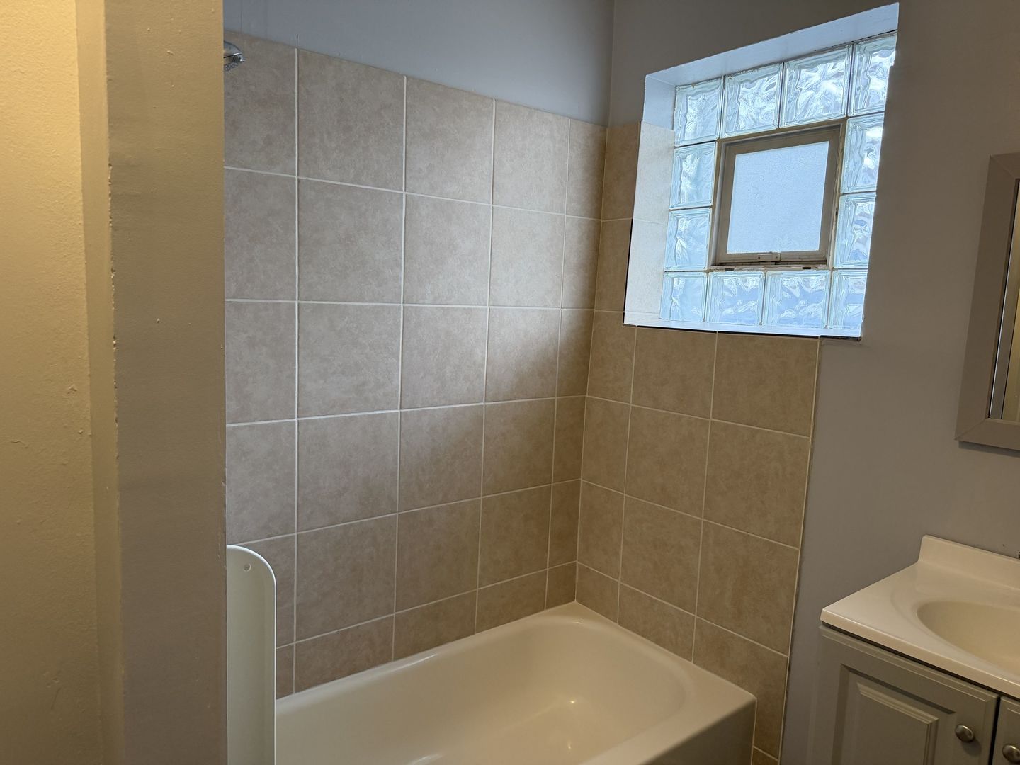 10800 S Hoxie Avenue Unit: 2F