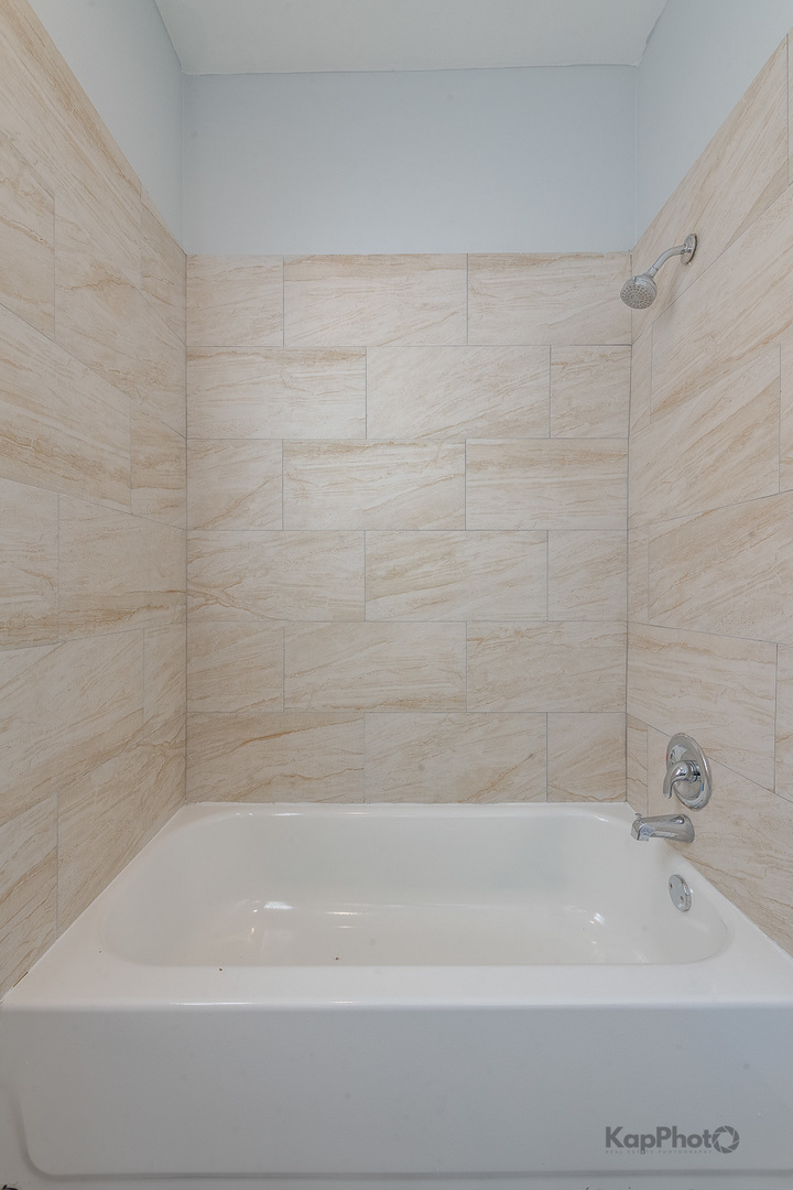 6259 W Peterson Avenue