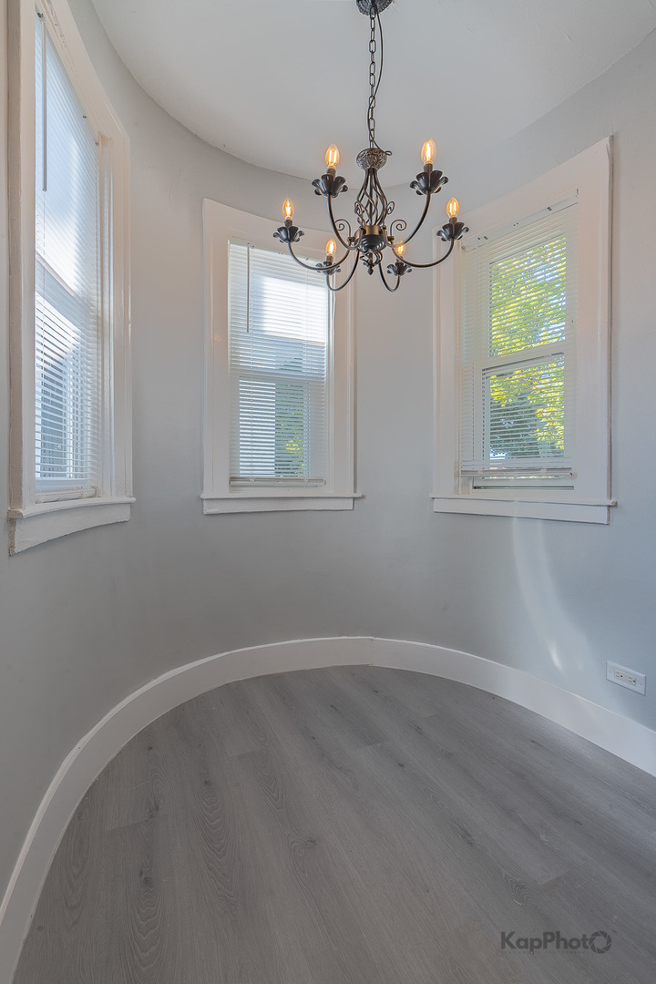 6259 W Peterson Avenue