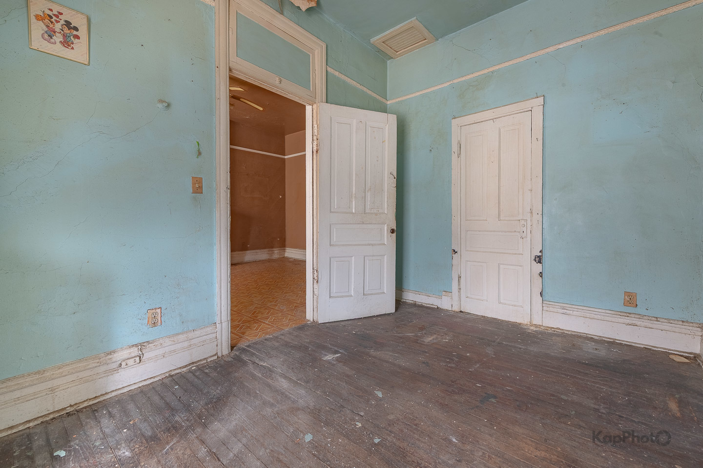 4931 S Champlain Avenue