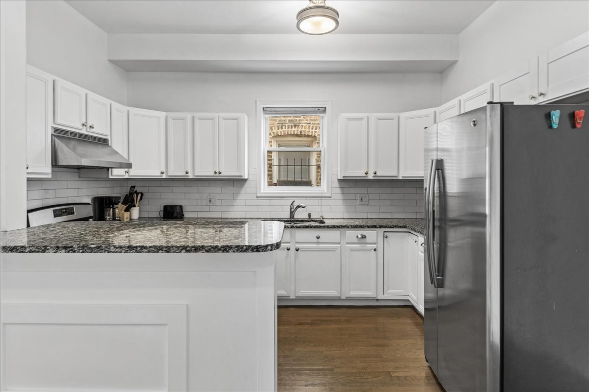 3348 W Le Moyne Street