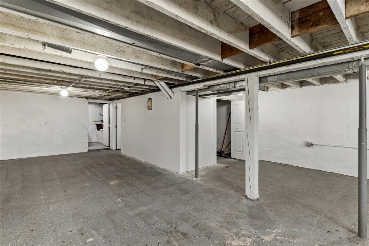 3348 W Le Moyne Street