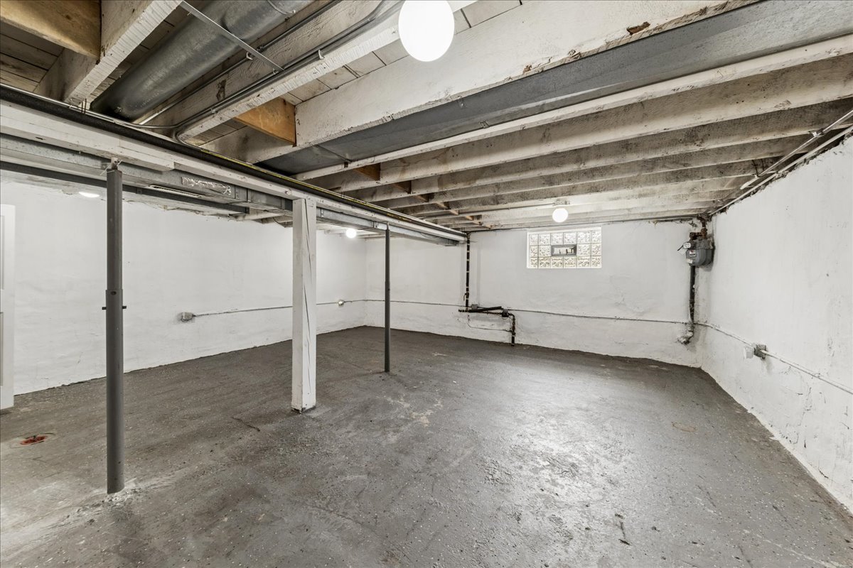 3348 W Le Moyne Street