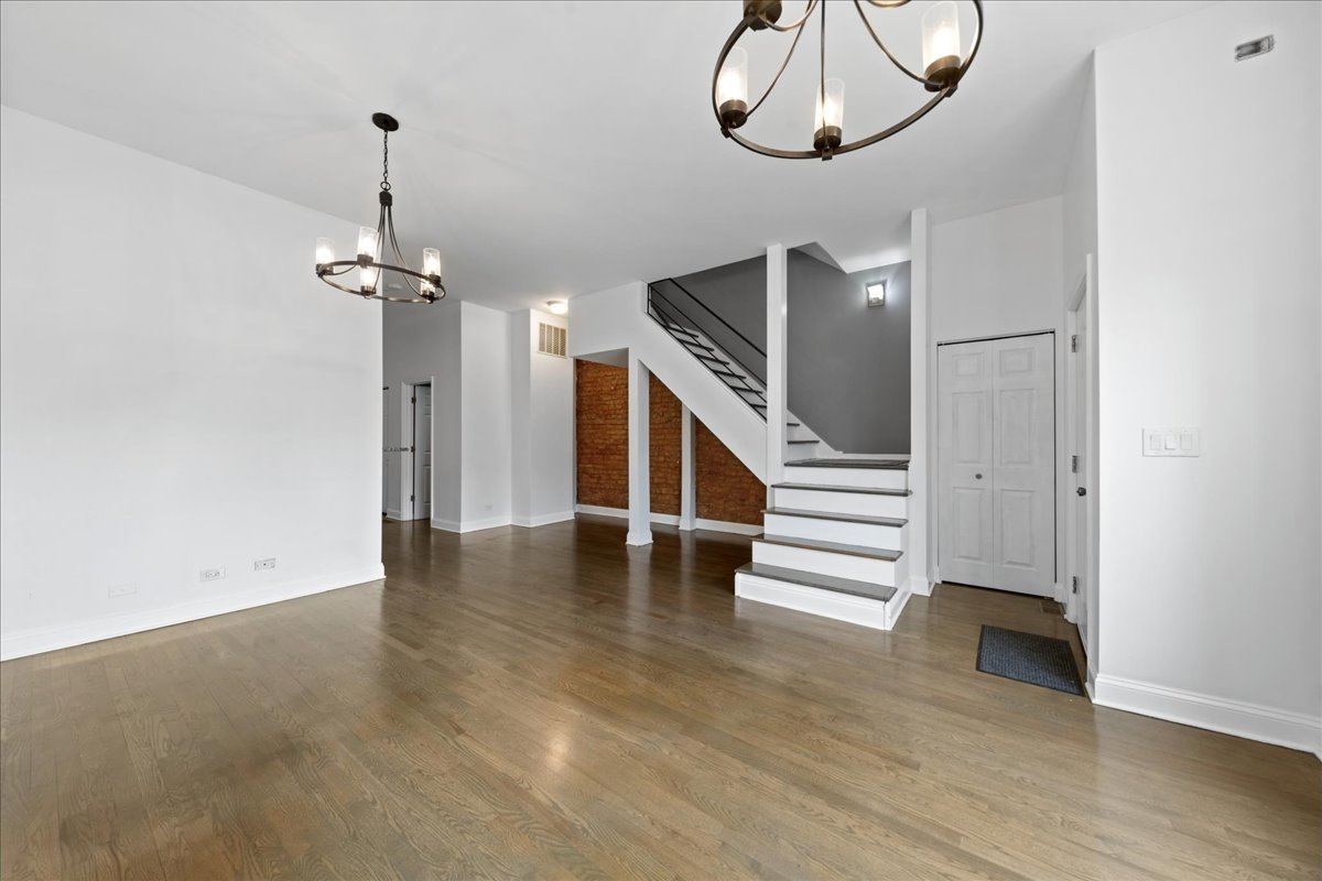 3348 W Le Moyne Street