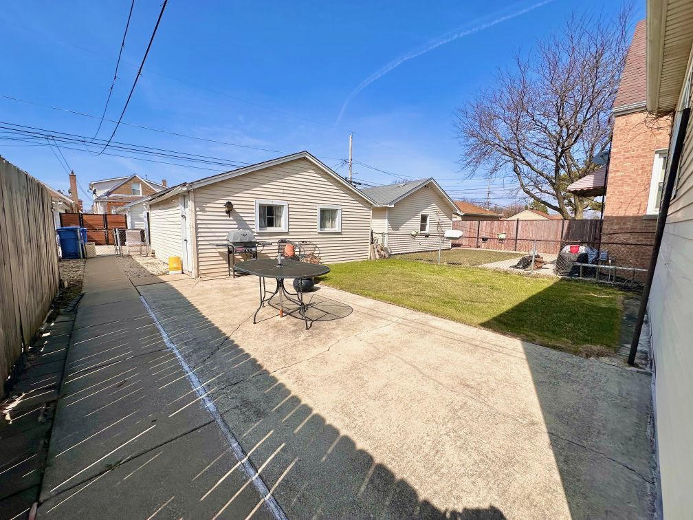 6606 S Komensky Avenue