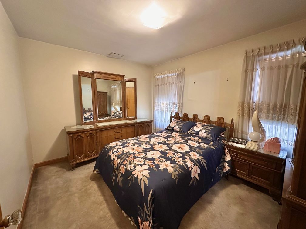 6606 S Komensky Avenue