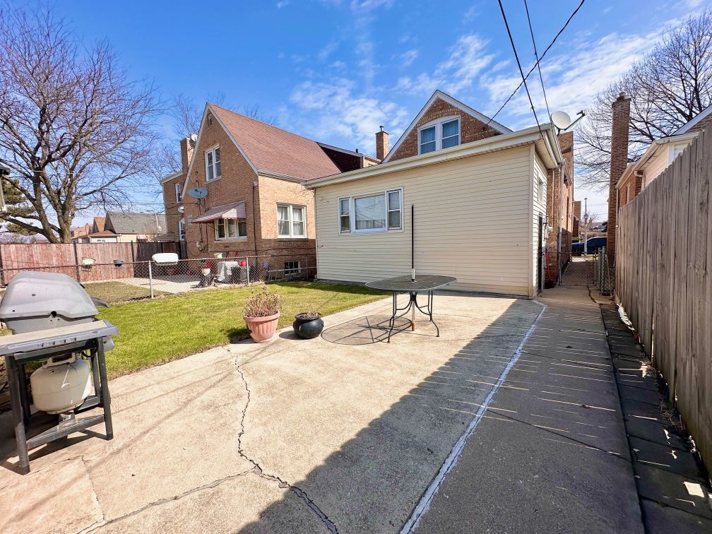 6606 S Komensky Avenue