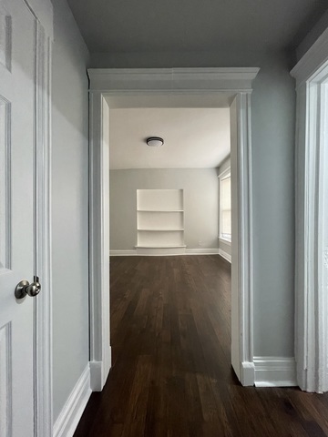 916 W 68th Street Unit: 2W