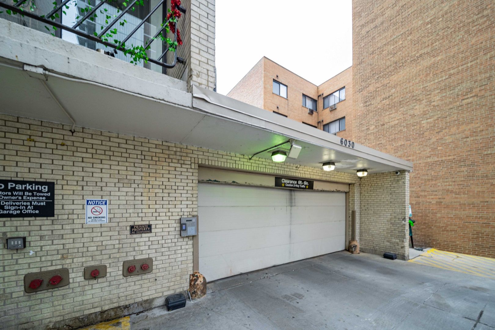 6030 N Sheridan Road Unit: 2011