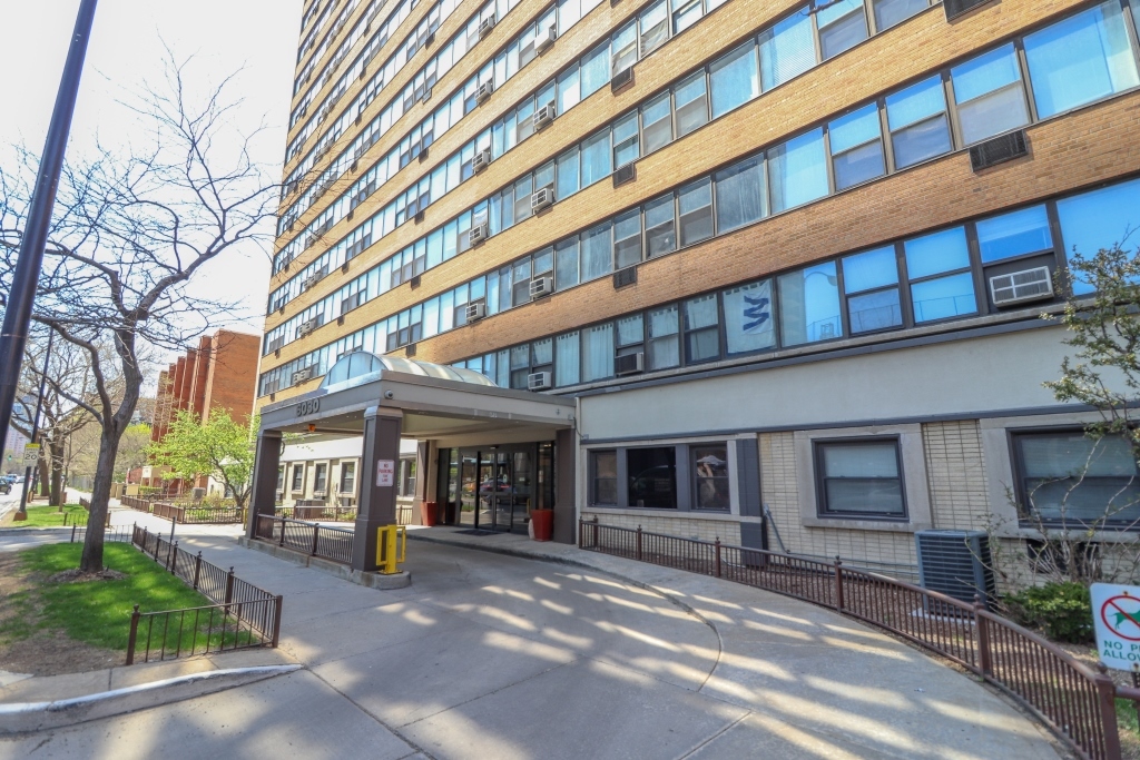 6030 N Sheridan Road Unit: 2011