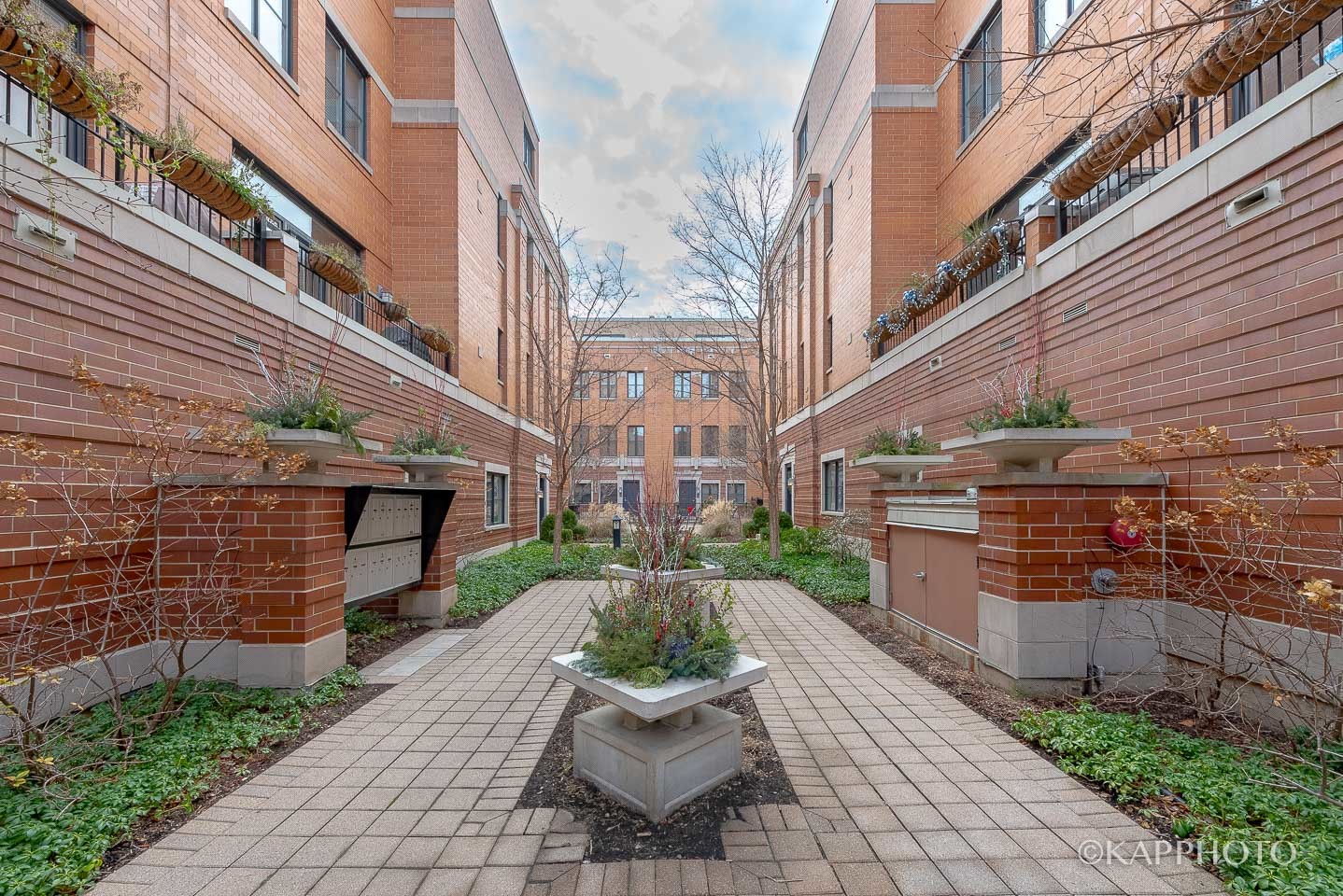 1117 W Monroe Street Unit: 15