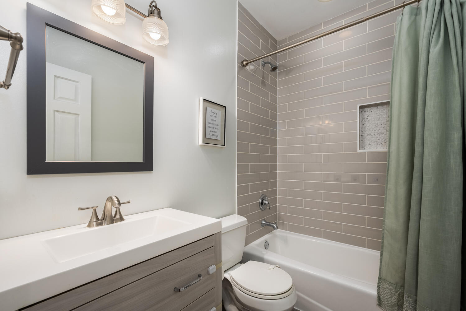 1242 W Ohio Street Unit: 1E