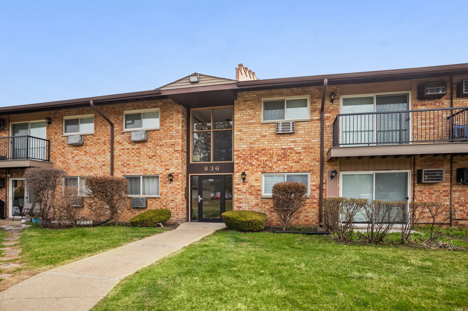836 E Old Willow Road Unit: 209