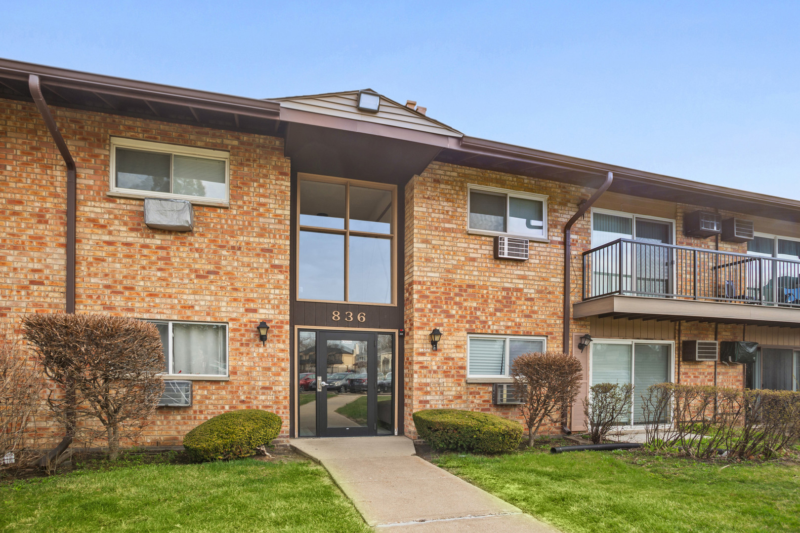 836 E Old Willow Road Unit: 209
