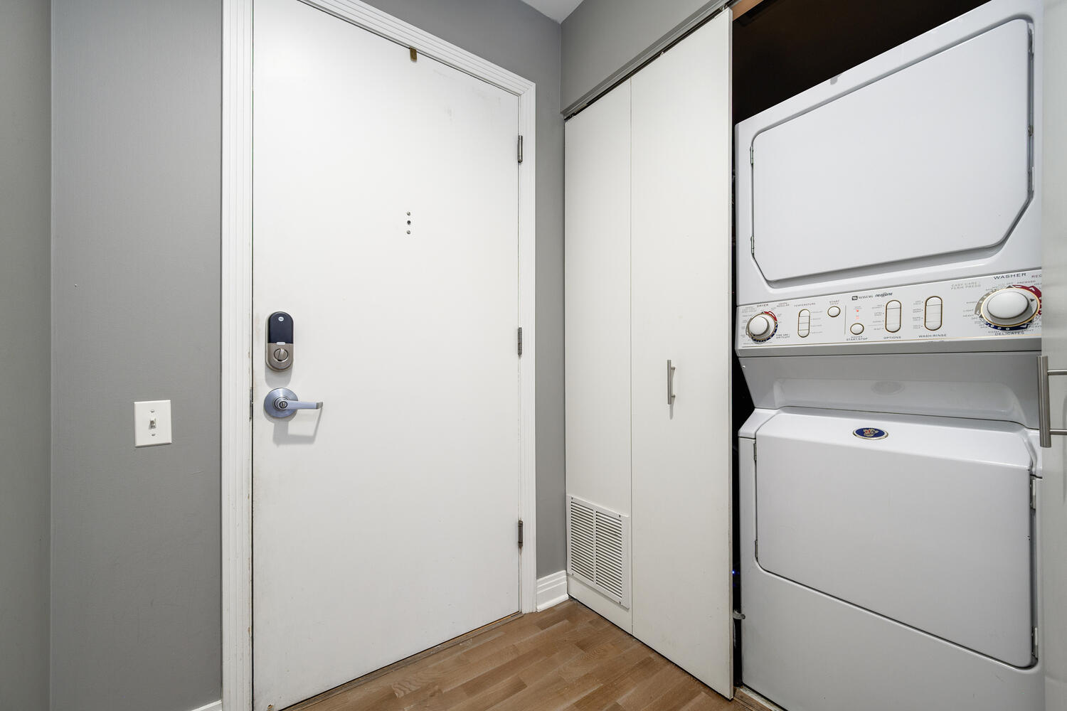 859 W Erie Street Unit: 501