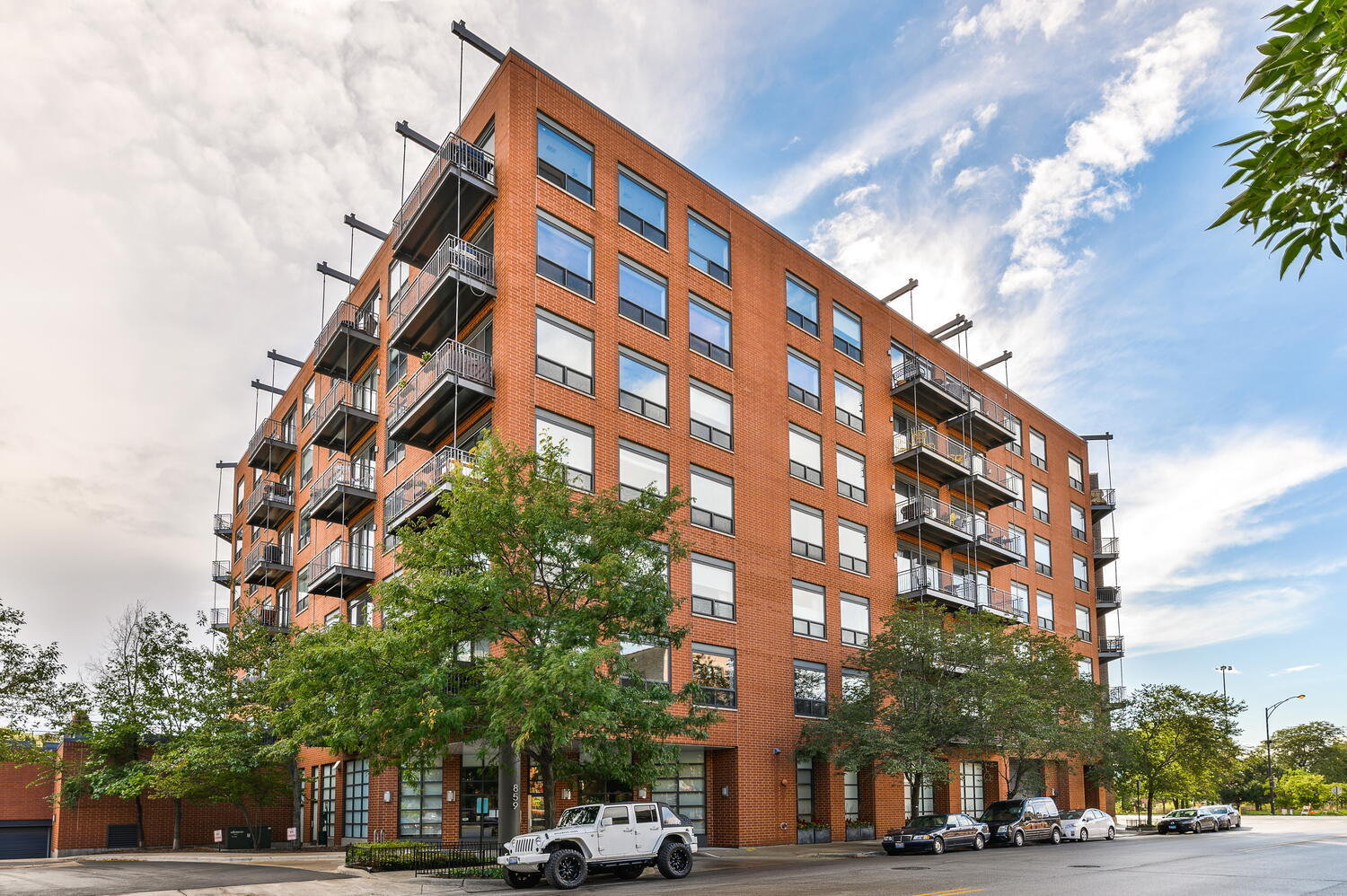 859 W Erie Street Unit: 501