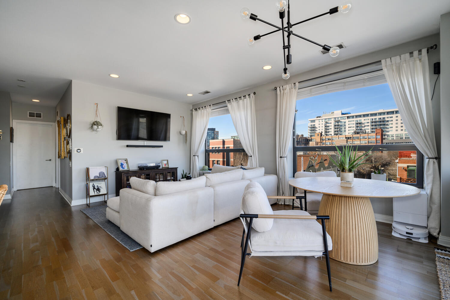 859 W Erie Street Unit: 501