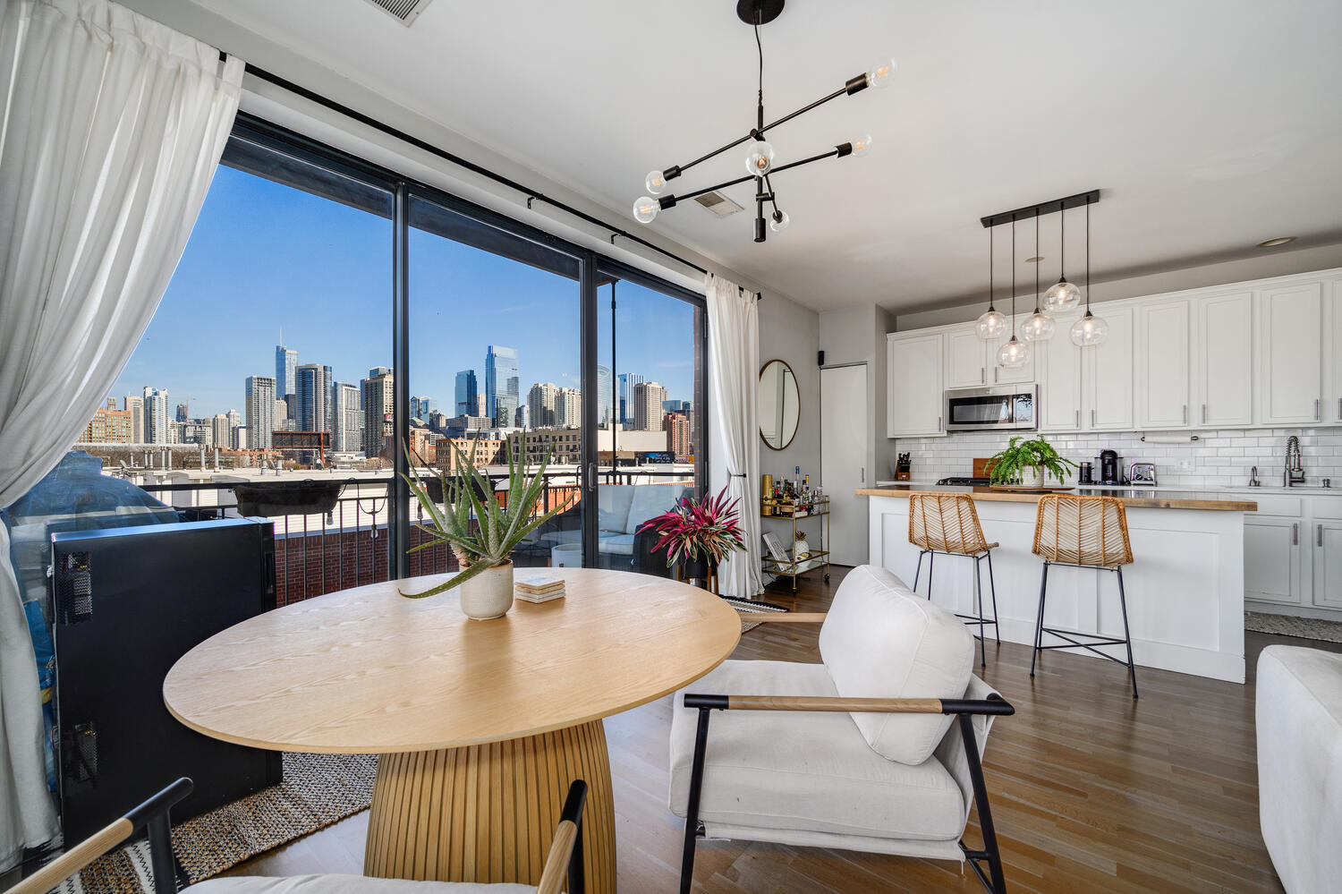 859 W Erie Street Unit: 501