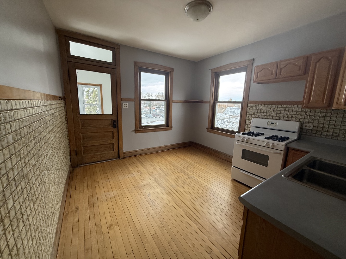 5217 W Cuyler Avenue Unit: 2E