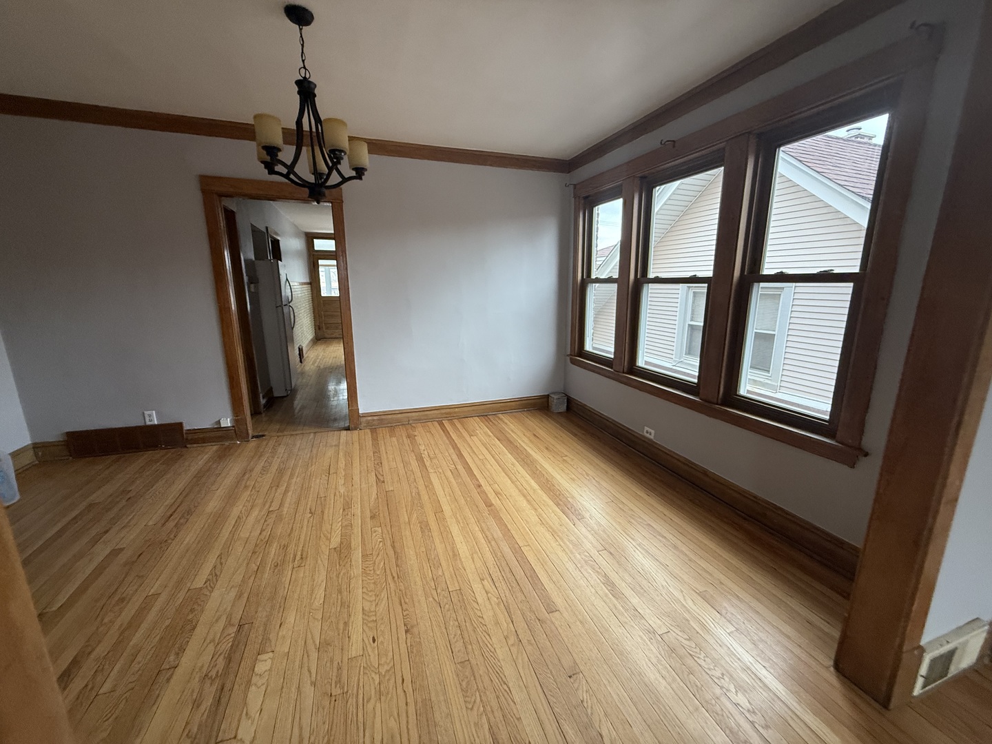 5217 W Cuyler Avenue Unit: 2E