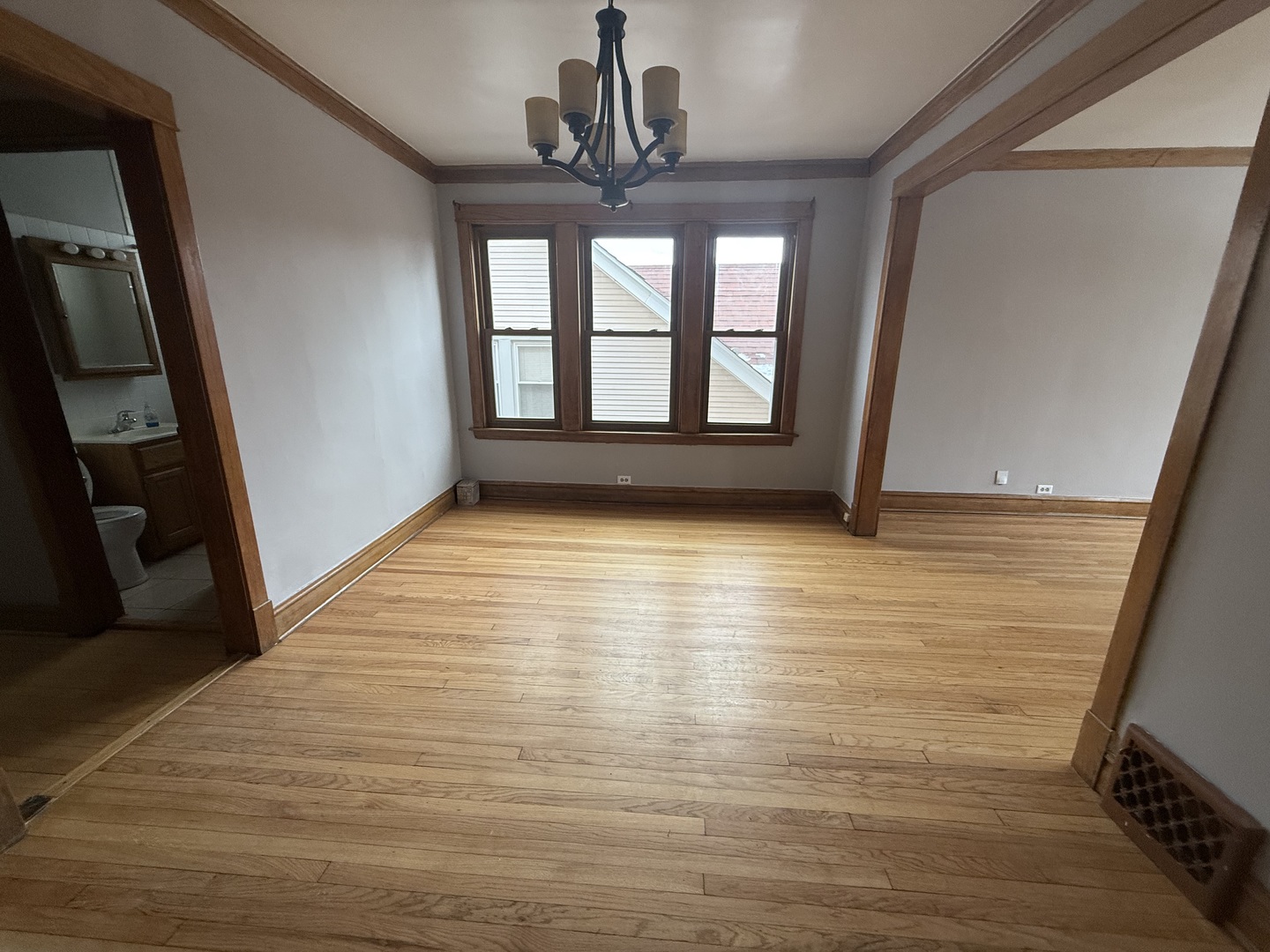 5217 W Cuyler Avenue Unit: 2E