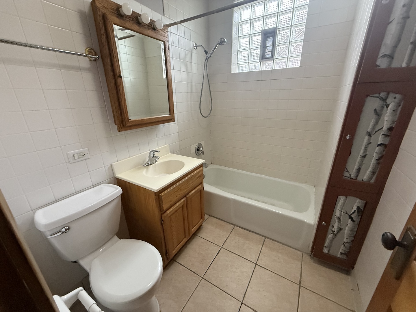 5217 W Cuyler Avenue Unit: 2E