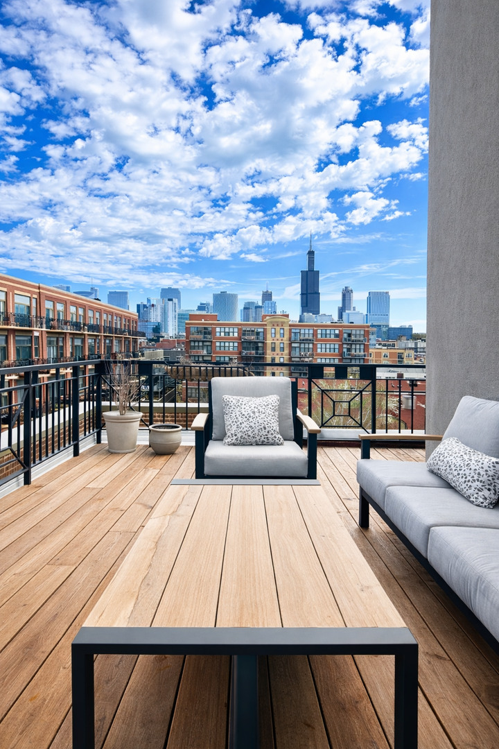 1330 W Monroe Street Unit: 410