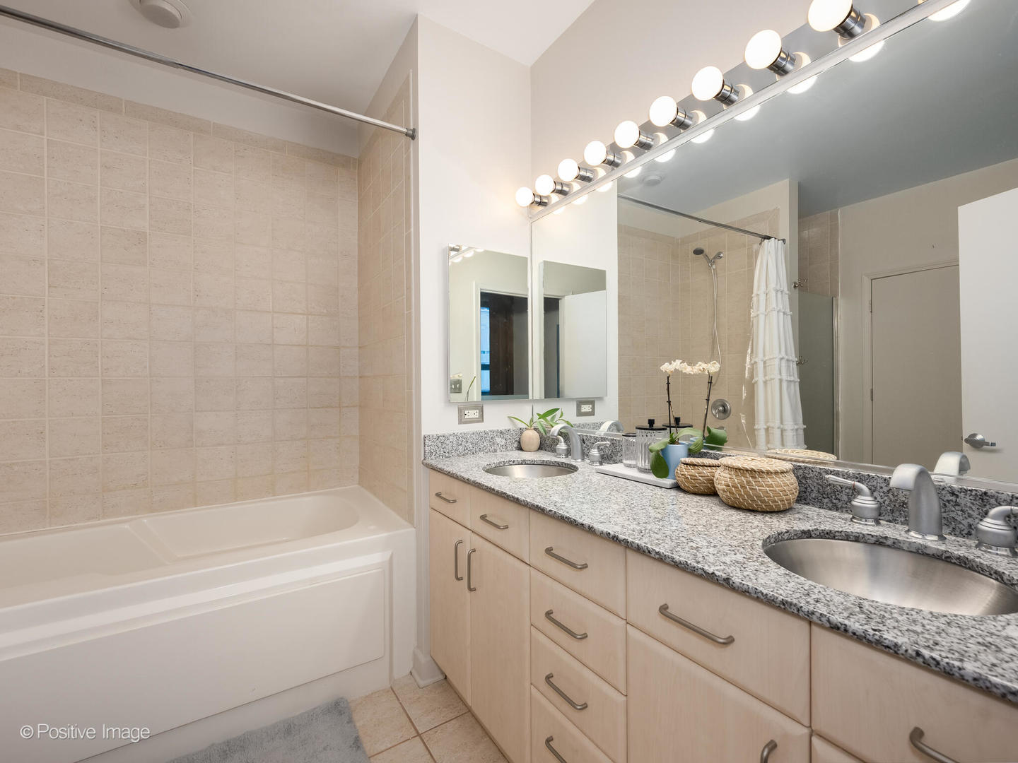 1330 W Monroe Street Unit: 410